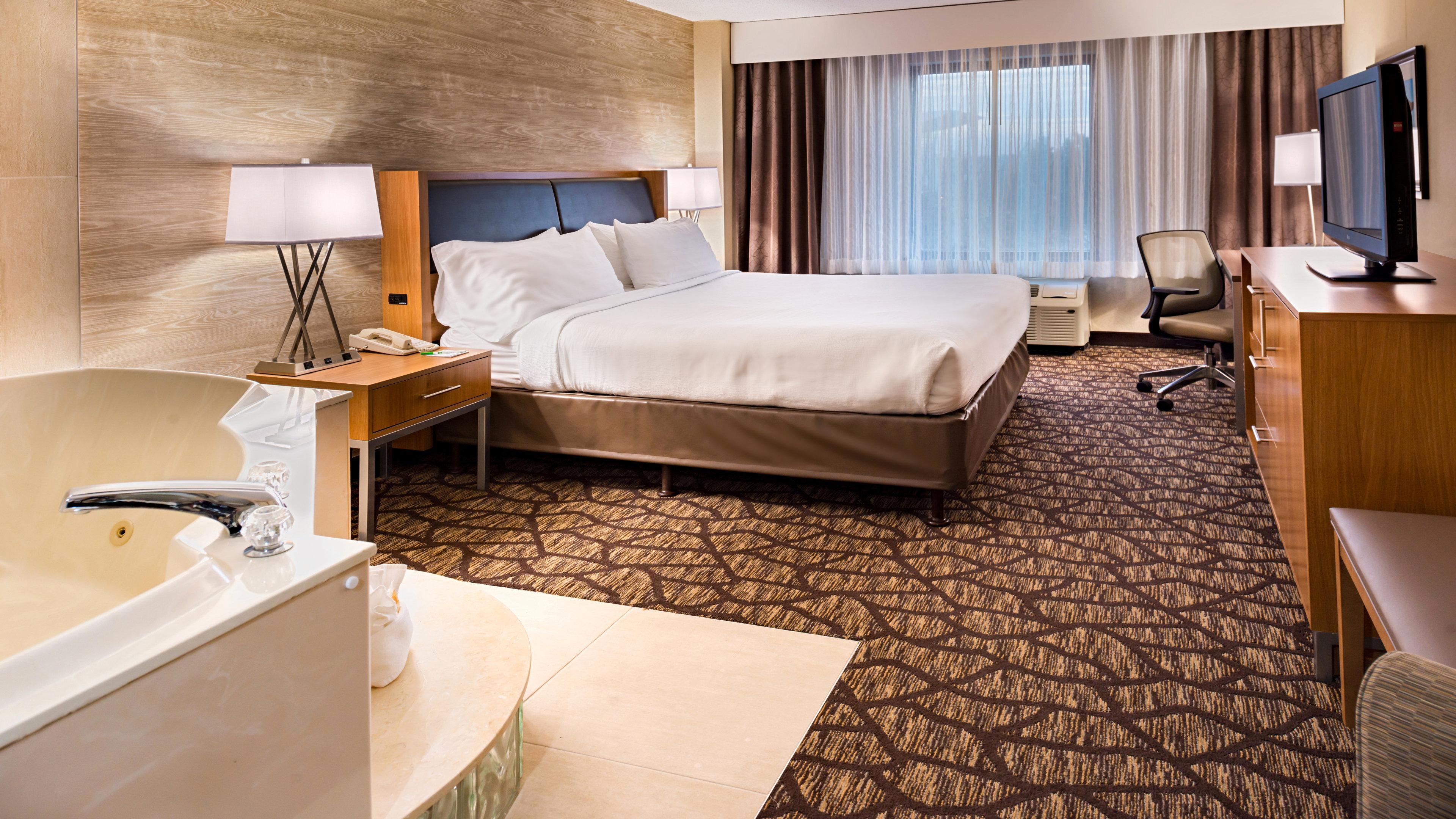 Holiday Inn Hotel & Suites Warren By Ihg Exterior photo